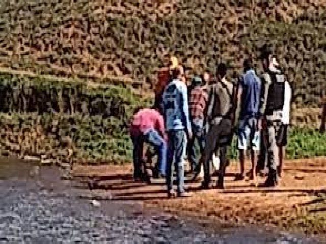 VDEO. HOMEM MORRE AFOGADO EM BARRAGEM DURANTE PESCARIA COM AMIGOS NA ZONA RURAL DE TAQUARANA