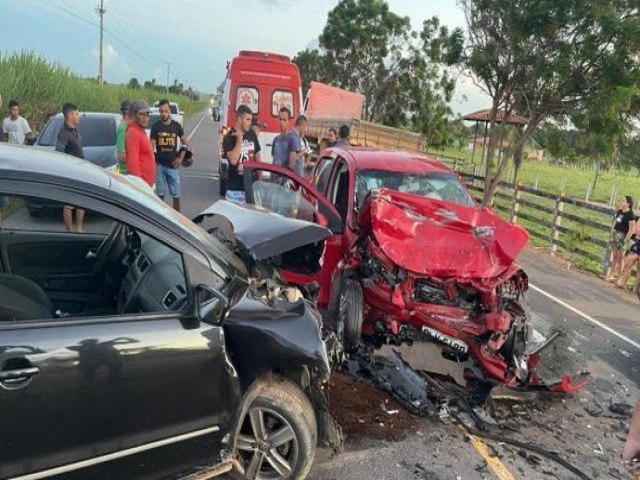 VDEO. COLISO ENTRE CARROS RESULTA EM MORTE NA AL 110, EM SO SEBASTIO