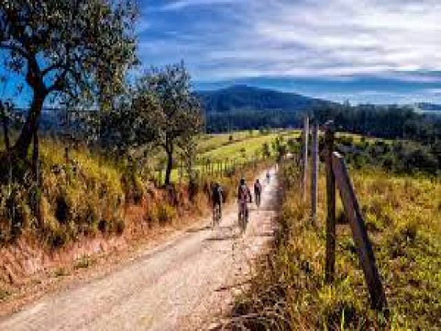 CICLISTAS ARAPIRAQUENSES SO AMARRADOS E ASSALTADOS EM GIRAU DO PONCIANO