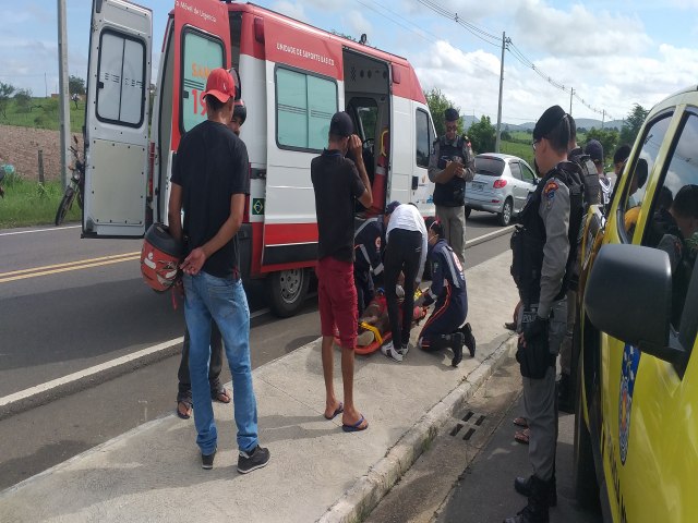 Veja o Vdeo: Acidente entre moto e carro deixa uma pessoa ferida em Girau do Ponciano