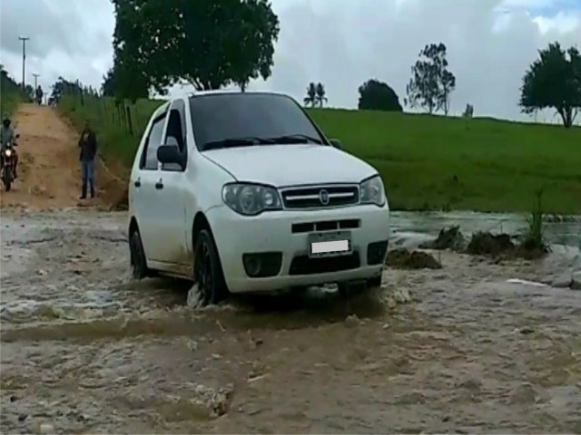 Veja o vdeo -  Girau do Ponciano: Chuvas fortes causam estragos na regio