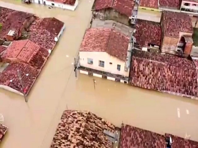 Chuvas fortes causam enchentes em So Miguel dos Campos, Alagoas