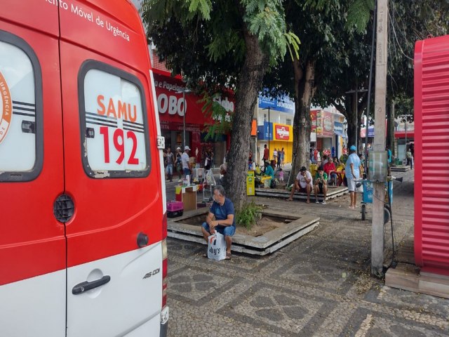 IDOSO PASSA MAL E MORRE DENTRO DE FARMCIA NA PRAA MARQUES ENQUANTO COMPRAVA REMDIOS