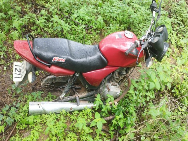 Moto roubada  encontrada pela polcia em Girau do Ponciano