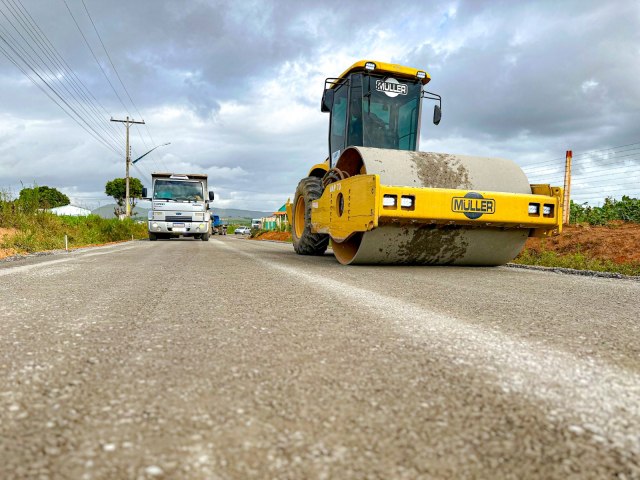 A construo do asfalto ligando Canafstula do Cipriano ao Jaciob vai fortalecer a agricultura