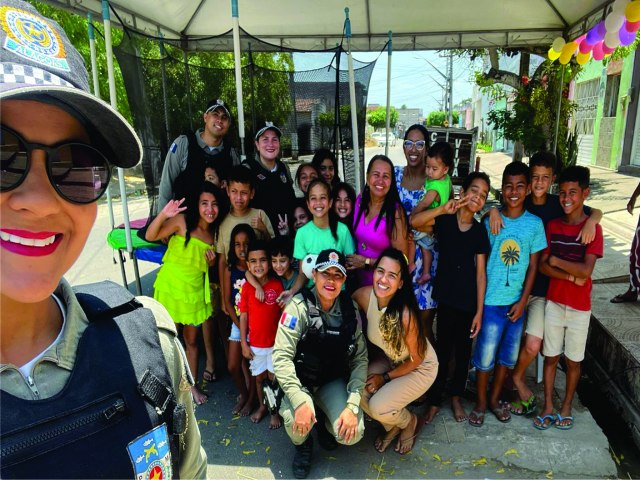 7 CPMI de Girau do Ponciano realiza Operao Criana Feliz e distribui kits de doces em diversas comunidades