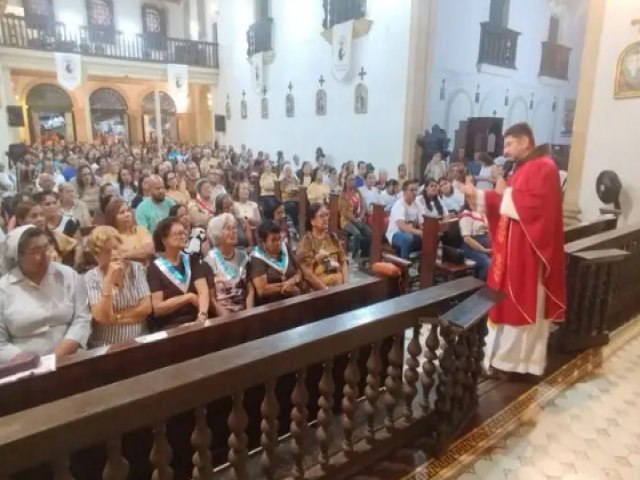 Trezen�rio de Santo Ant�nio em Penedo, celebrou nessa quarta-feira mais uma noite de f� e devo��o