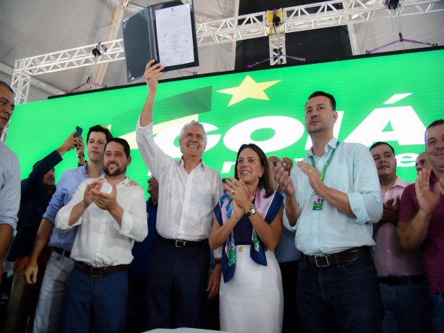 Caiado anuncia fim das pontes de madeira em todos os municpios goianos