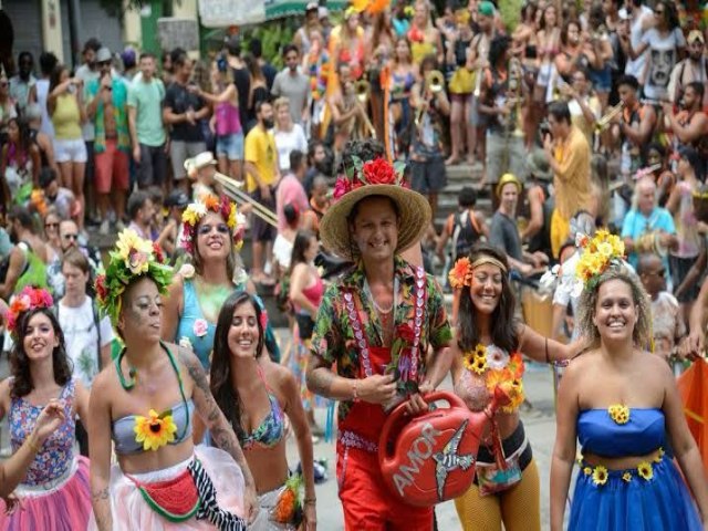 Crescimento Expressivo de Casos de Dengue, COVID-19 e Influenza Aps o Carnaval no Brasil