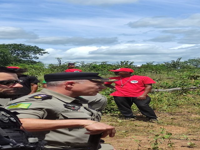 Sem uso de violncia, Polcia Militar impede ocupao do MST em Vila Boa de Gois, a 364 quilmetros de Goinia