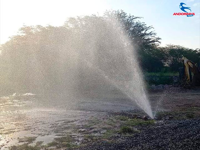 Denuncia: Olha a situao que se encontra no bairro de vila peixe a mais de 3 dias e nada da empresa EMBASA tomar providncias