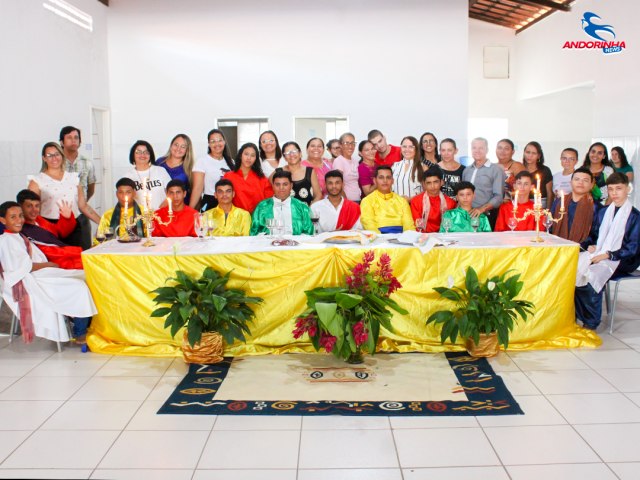 Alunos do Colgio Municipal Deputado Jonival Lucas encenam Santa Ceia em celebrao Pascal