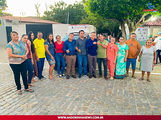 Prefeito Adilberto e Secretário Antônio Carlos entregam nova ambulância para Medrado Prefeito Adilberto e Secretário Antônio Carlos entregam nova ambulância para Medrado