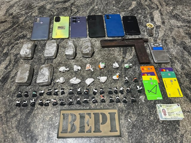 T�cnico em enfermagem � salvo durante um momento de brutalidade do Tribunal do Crime em Teresina.