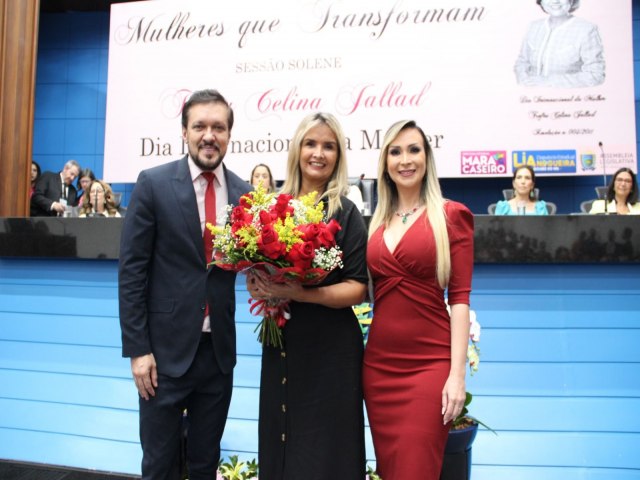 Deputado Lucas de Lima entrega troféu Celina Jallad  em homenagem às mulheres
