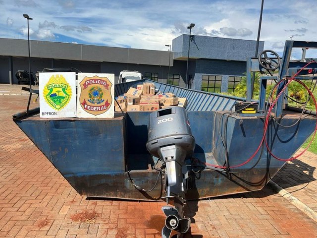 Polcia Federal e BPFRON apreendem embarcao de grande porte carregada com cigarros paraguaios