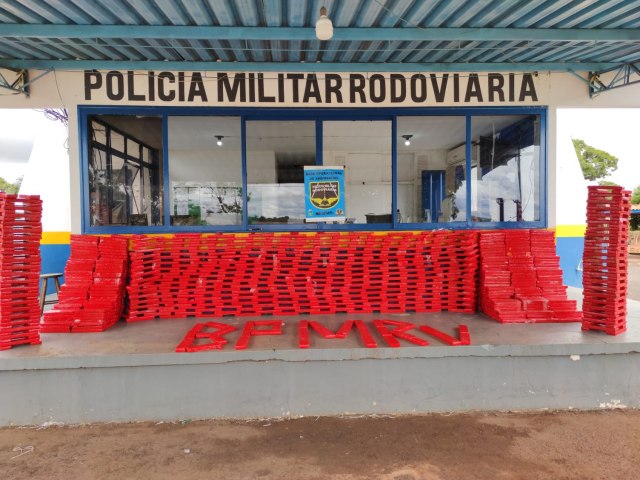 Homem tenta fugir da Polcia Militar Rodoviria, mas capota veculo que transportava 900 kg de entorpecente