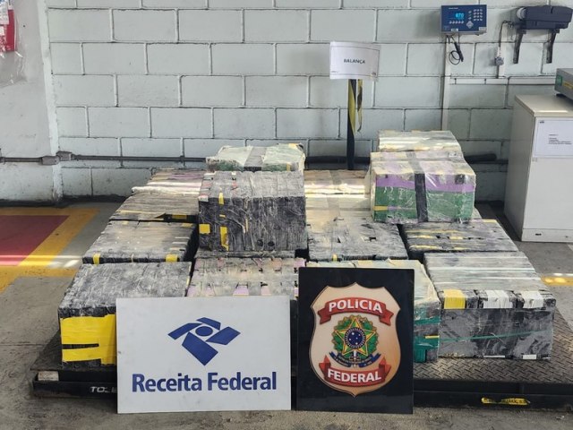 Polcia Federal e Receita Federal apreendem cerca de 670 kg de cocana no Porto de Santos/SP