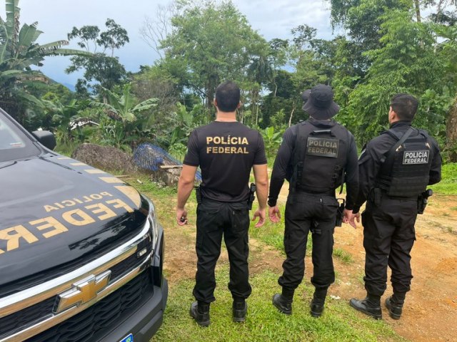 PF prende duas pessoas em flagrante por extrao ilegal de saibro, em Angra dos Reis/RJ