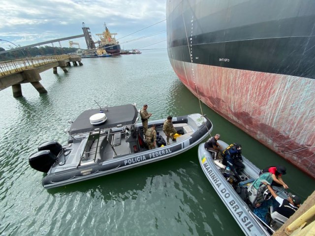 Polcia Federal apreende cocana escondida em casco de navio no porto de Rio Grande/RS