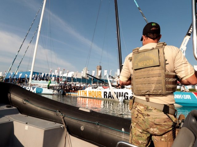 PF realiza patrulhamento martimo e controle migratrio para a regata The Ocean Race em SC