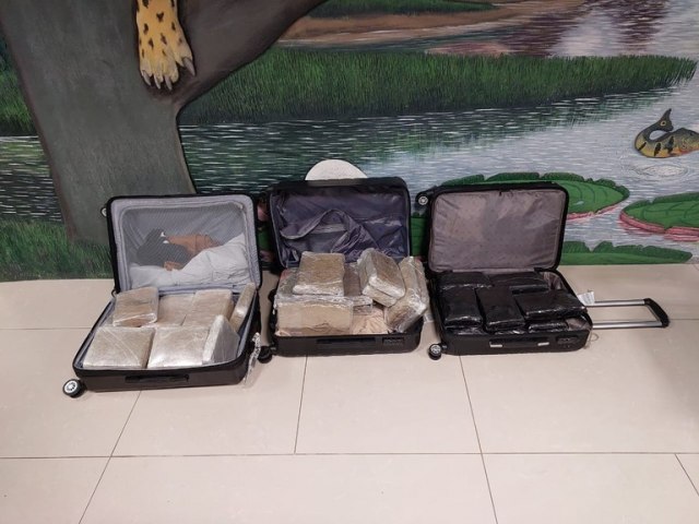 PF apreende trs malas contendo drogas no Aeroporto Internacional de Manaus/AM