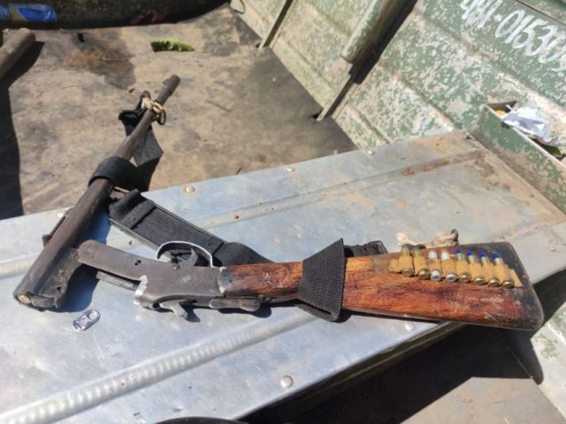 PMA do Grupamento do Distrito de guas do Miranda prende pescador com espingarda de caa ilegal de grosso calibre e apreende a arma, munies, barco e motor