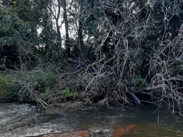 Jovem 18 anos desaparecido a dias  o corpo encontrado em rio de Rio Verde