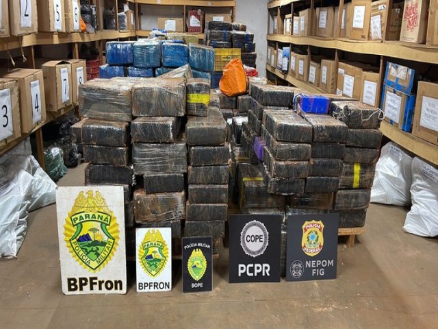 PF e Polcias Civil e Militar do Paran realizam apreenso de 3,5 toneladas de maconha no Lago de Itaipu.