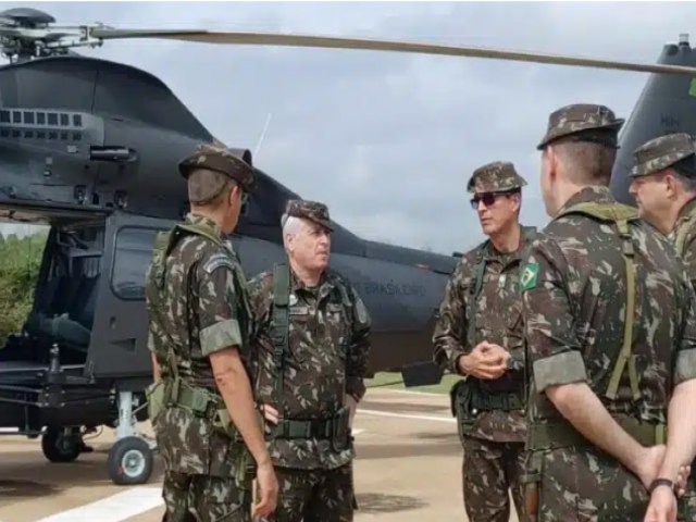 Comandante militar do Oeste acompanha treinamento de tropas do Exrcito em Dourados