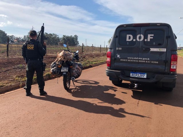 DOF prende duas pessoas com mais de 20 quilos de droga em moto 