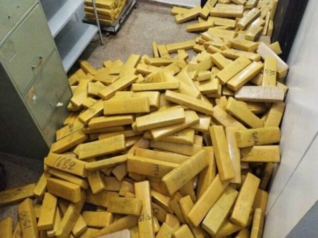 Perseguio policial em Dourados resulta em mais de 1 ton de drogas apreendidas