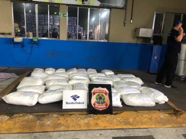 PF e Receita Federal apreendem cerca de 500 kg de cocana no Porto de Santos
