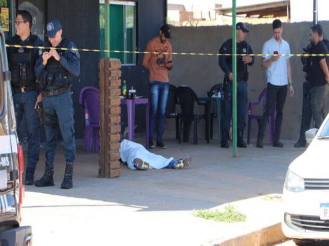 Almoando em restaurante, homem  executado por pistoleiro em Chapado do Sul