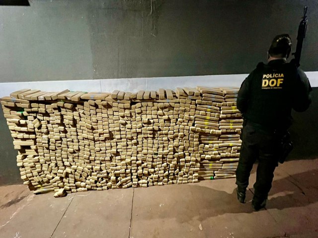 Veculo furtado em Dourados  apreendido pelo DOF com quase 900 quilos de drogas 