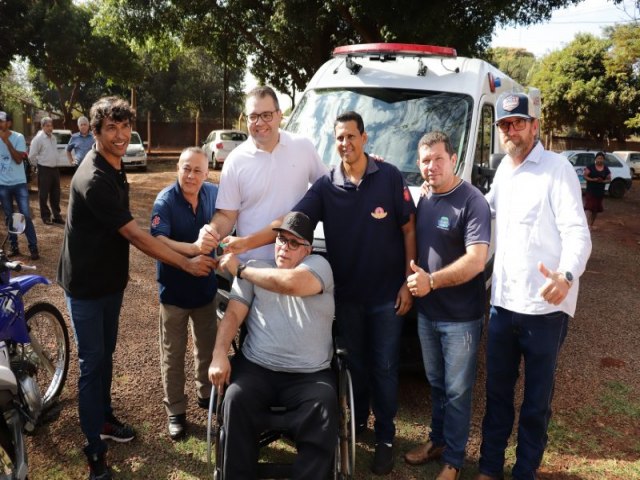 Com recursos próprios da Prefeitura, Sems entrega ambulância para atender distritos de Dourados