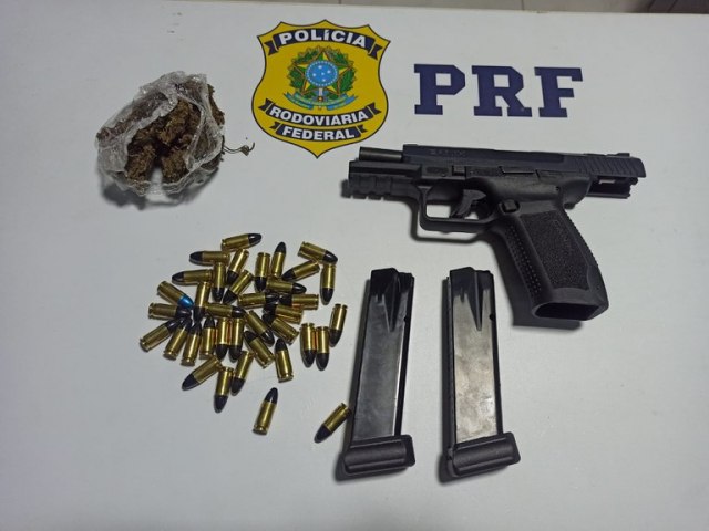 Homem  preso pela PRF por porte ilegal de arma e porte de droga para consumo em Rio Largo/AL