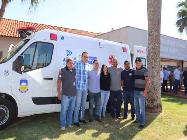 Alan Guedes entrega nova ambulância para moradores de Vila Vargas e Panambi