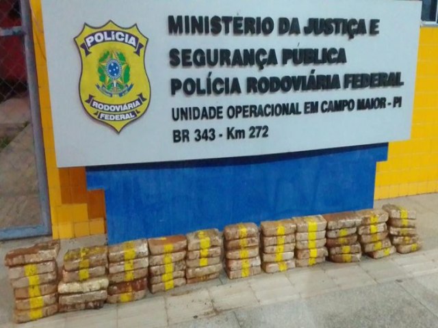 Em Campo Maior, homem  preso pela PRF com 56 de tabletes de pasta base de cocana avaliados em R$6,8 milhes