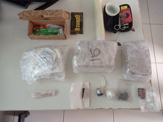 PRF detm homem transportando variedade de drogas em Eunpolis (BA)