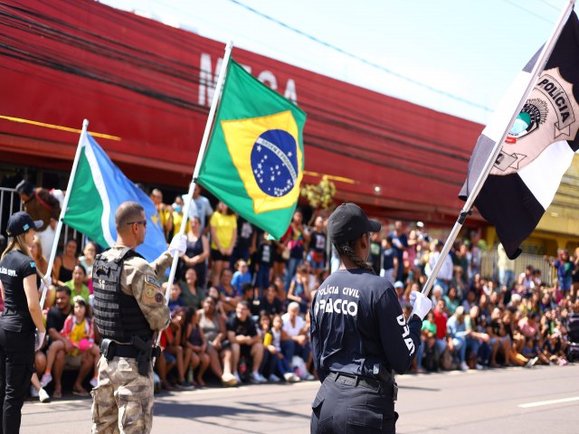 Policiais Civis participam do Desfile de 7 de setembro e se emocionam ao receber o carinho e admirao da populao