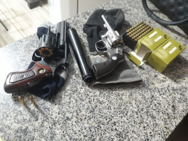 Polcia Civil prende dois por trfico de drogas, posse ilegal de arma de fogo, receptao qualificada e crime ambiental em Paranaba