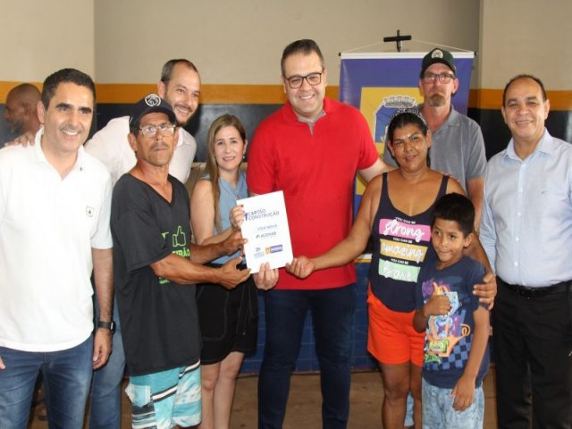 Prefeitura de Dourados entrega Cartão Construção para famílias do Ouro Fino e Ibiza