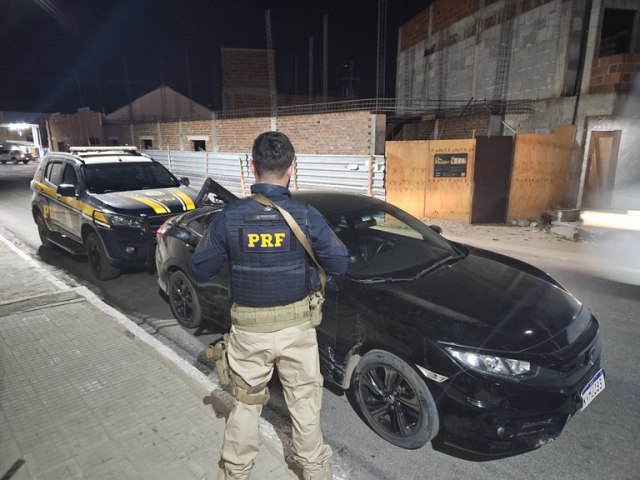 PRF e Polcia Civil recuperam veculo em Angicos/RN roubado na cidade do Rio de Janeiro/RJ