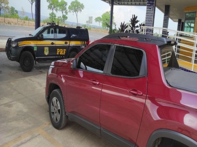 PRF recupera pick-up roubada durante fiscalizao em Simolndia (GO)