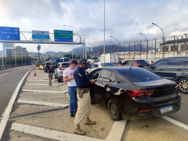Dezenas de motoristas so flagrados 'furando fila' na Ponte Rio-Niteri
