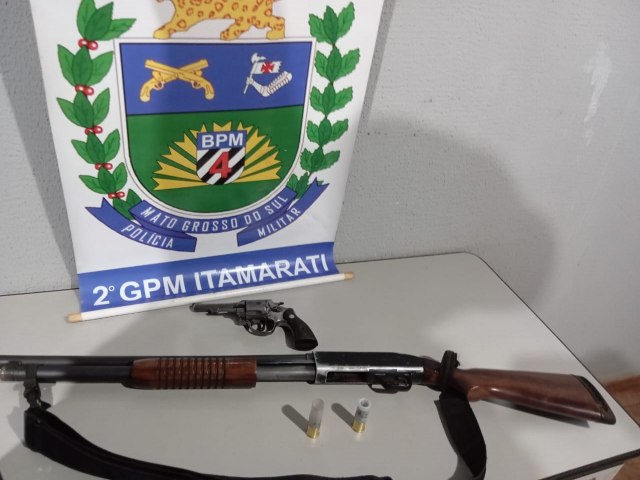 Polcia Militar de Nova Itamarati prende homem com um revlver e uma espingarda calibre 12