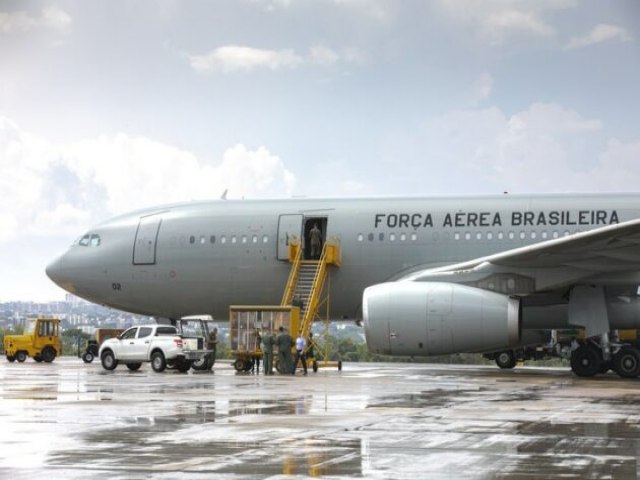 Quinta aeronave da FAB parte de Israel com 215 brasileiros e 16 pets
