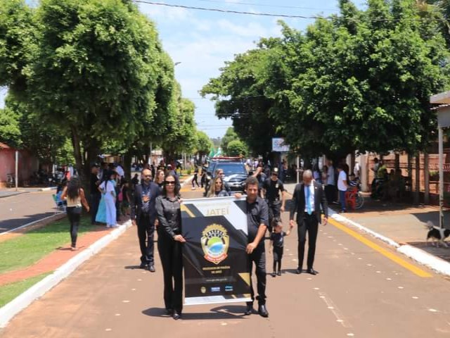 Polcia Civil participam do desfile do aniversrio de 60 anos de Jate e emocionam o pblico presente