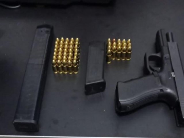 Homem  preso ao ser flagrado portando uma pistola Glock, calibre 9mm